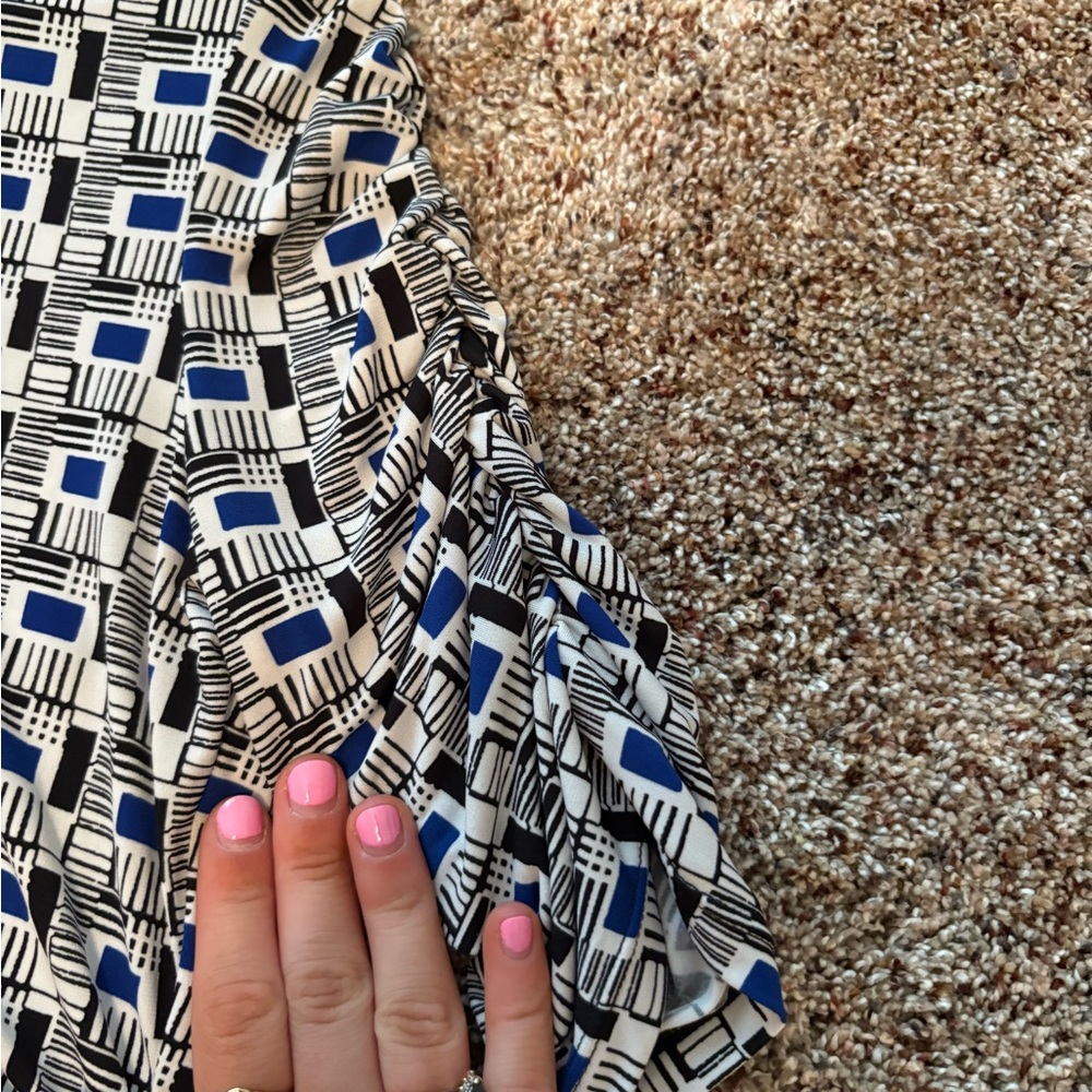 Geometric Blue and White Women's Top - Picture 3 of 5